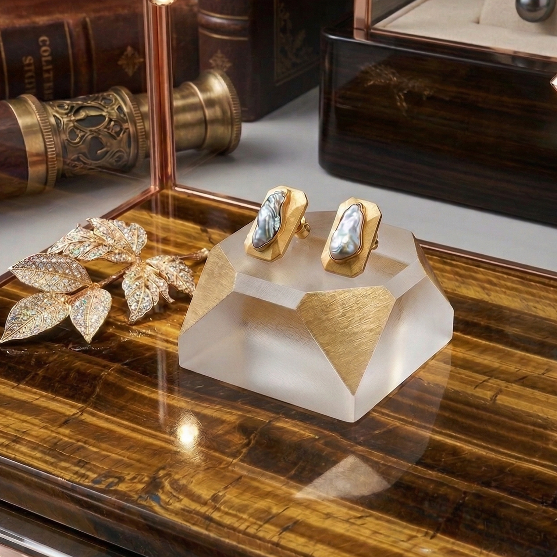 GOLDEN EDGE PEARL EARRINGS