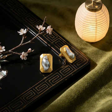 GOLDEN EDGE PEARL EARRINGS